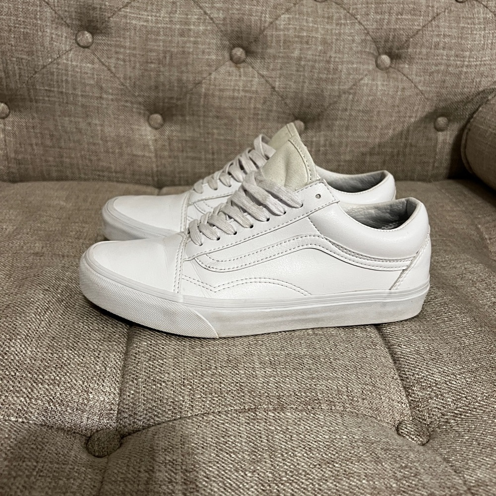 Vans Classic Tumble Old Skool Shoe in White